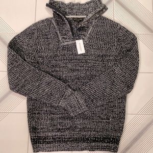 Banana Republic men's heavy cotton blend grey herringbone sweater. Ribbed hems